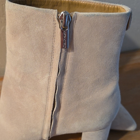 Calvin Klein Suede Ankle Booties Beige Pointed Toe Block Heel Zip Chic Sz 9 - Picture 3 of 11